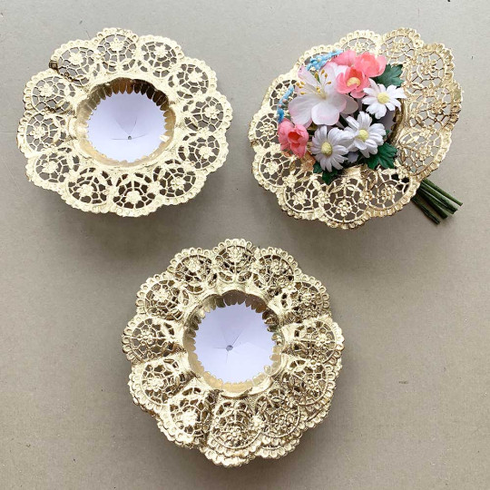 Medium Paper Lace Flower Bouquet Holders in Gold ~ Set of 25 ~ 5-1/8" across